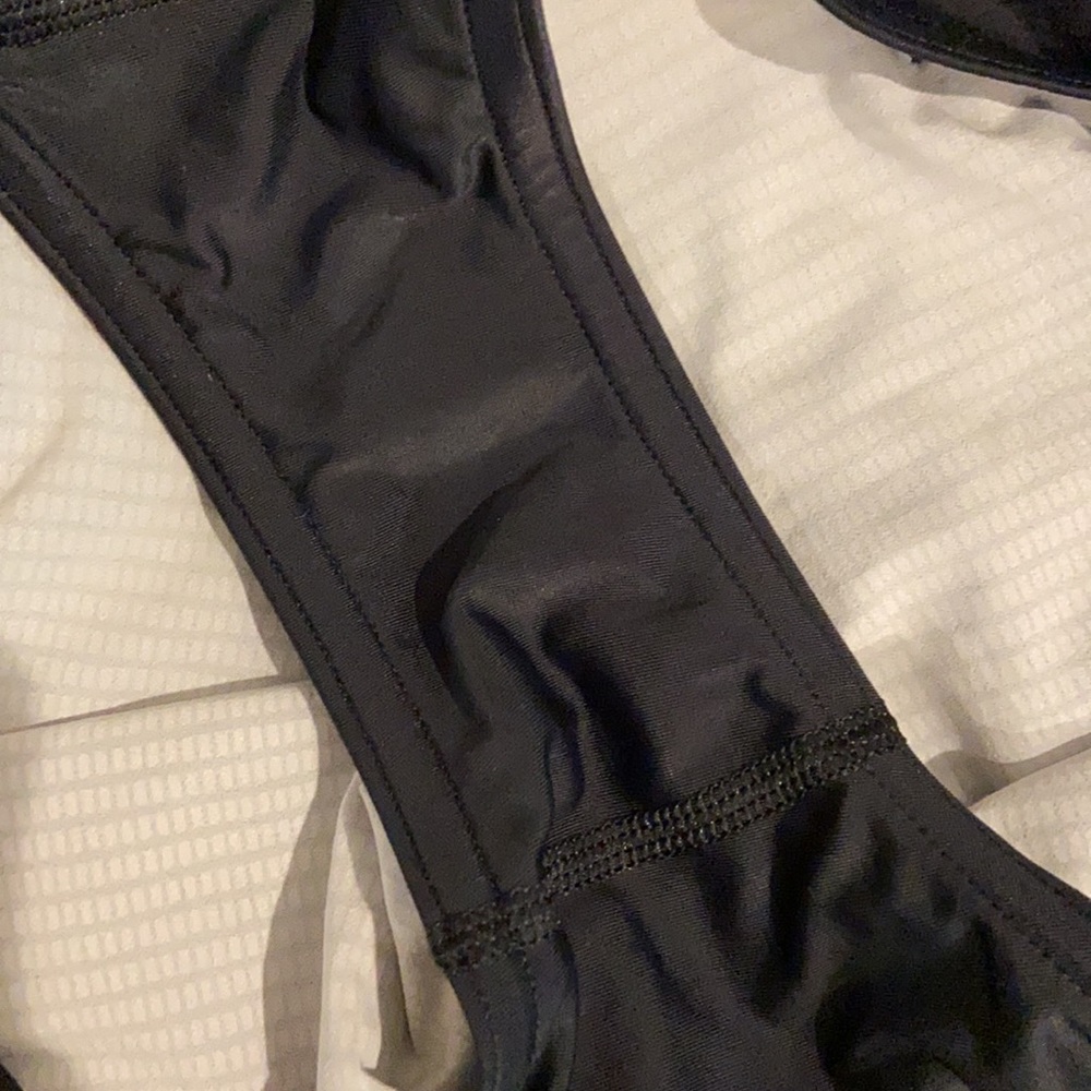 LULULEMON SPEED SHORTS. Size 4. Like new condition - Picture 4 of 5